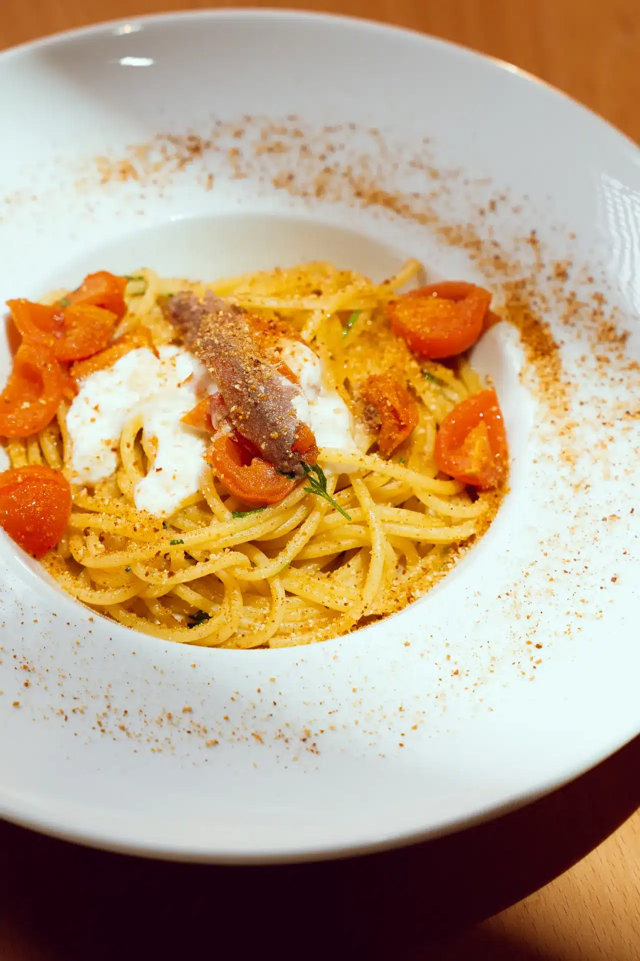 Spaghetti con alici e pomodorini